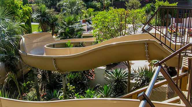 camping Aigues Mortes avec toboggan aquatique